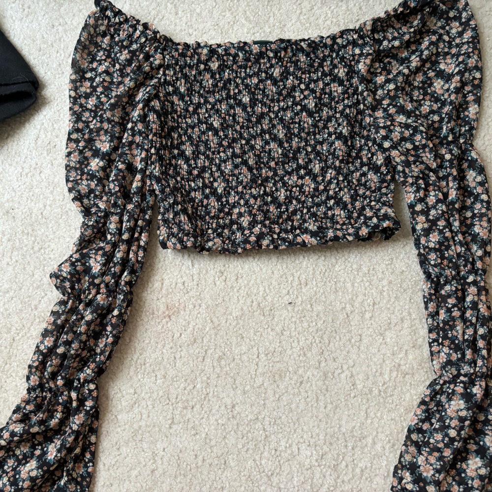 WILD FABLE floral long sleeve crop